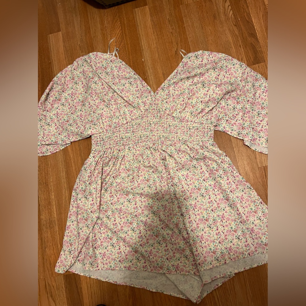 Arula floral romper 💕💐!!